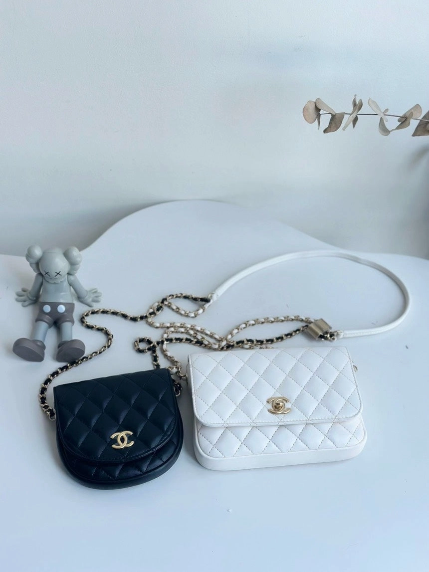 Wallet On Chain Timeless/Classique leather crossbody bag B23-18